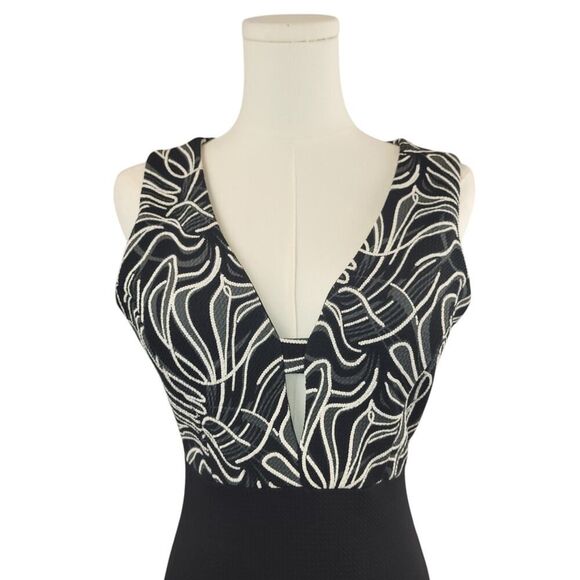 Papaya Medium Black Bodycon Dress V-Neck Lace Trim USA Black Gray White Print - Picture 8 of 16